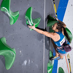 Picture of Akiyo Noguchi lead climbing