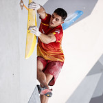 Picture of Alberto Ginés López bouldering